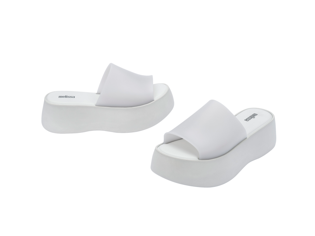 Melissa ホワイト サンダル 装飾的なデザイン Melissa ホワイト サンダル 装飾的なデザイン Melissa
