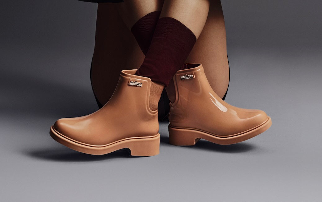 SNEAKERS & BOOTS
