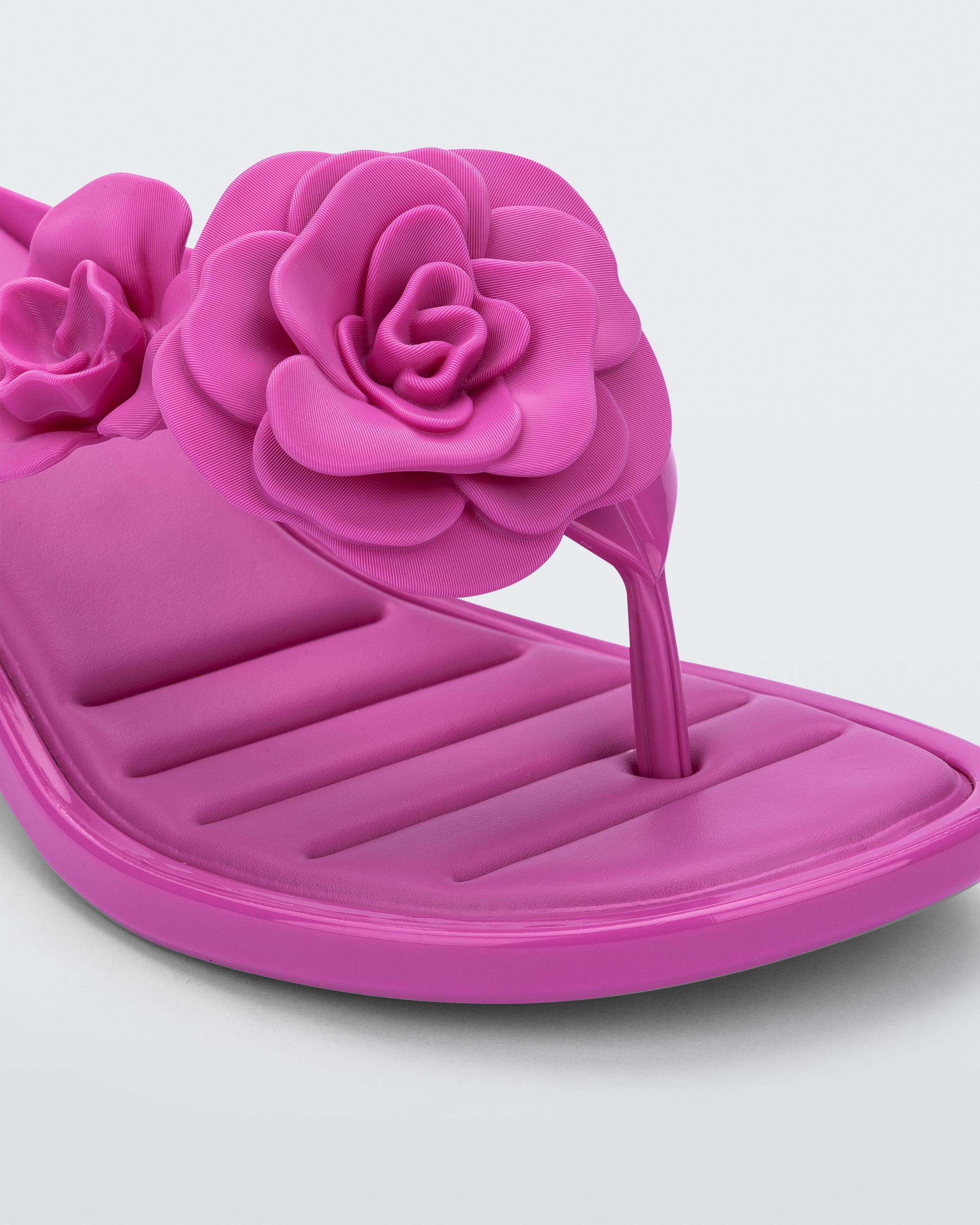 Melissa Thong Kitten Heel Petal – melissa shoes Japan